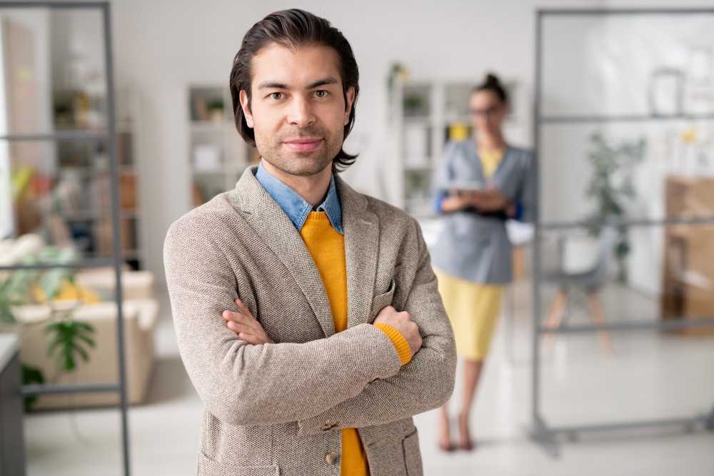 Gestionnaire dans un bureau illustrant la gestion TI externalisée